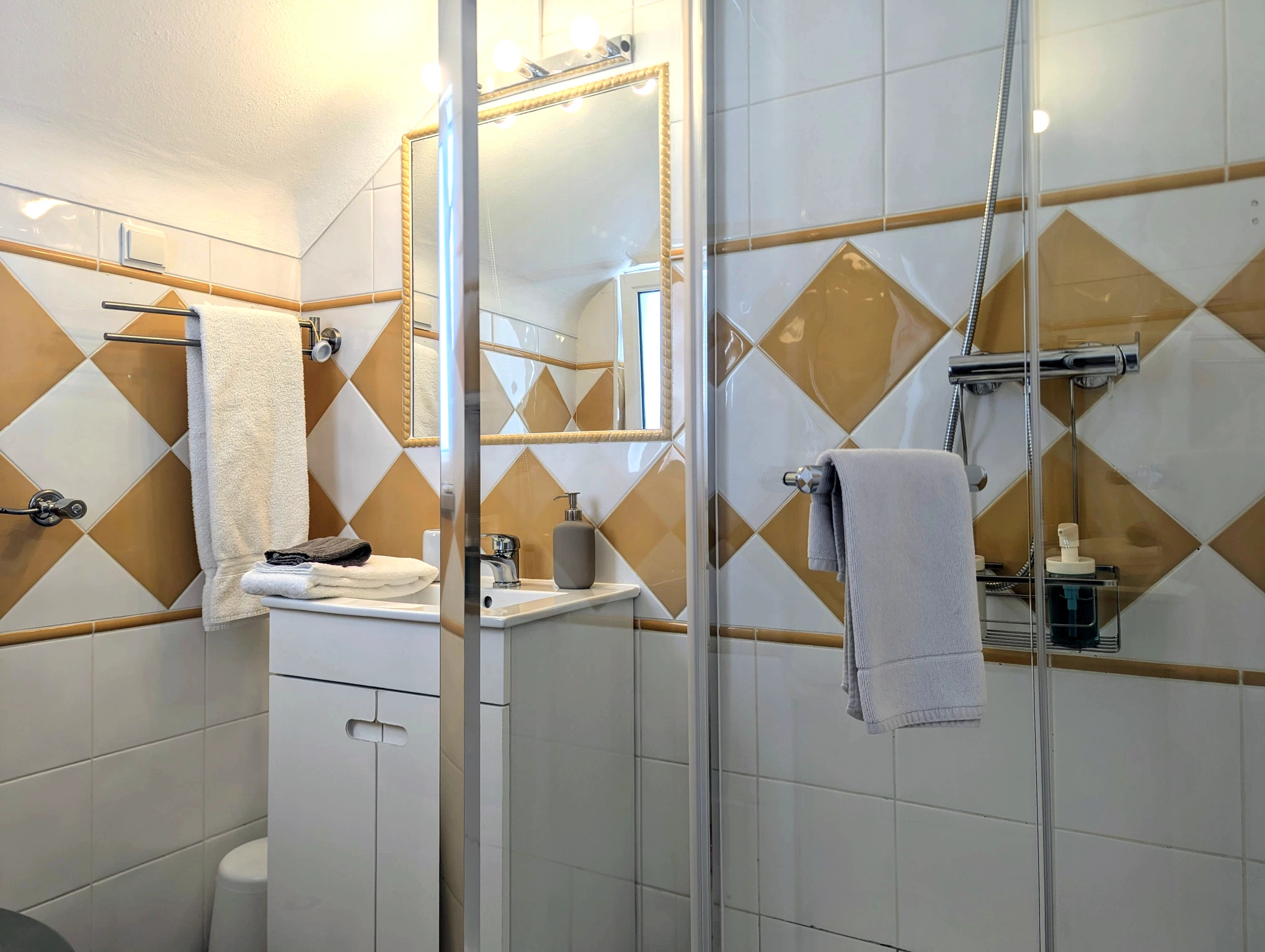 Room 3 - En-suite Bathroom