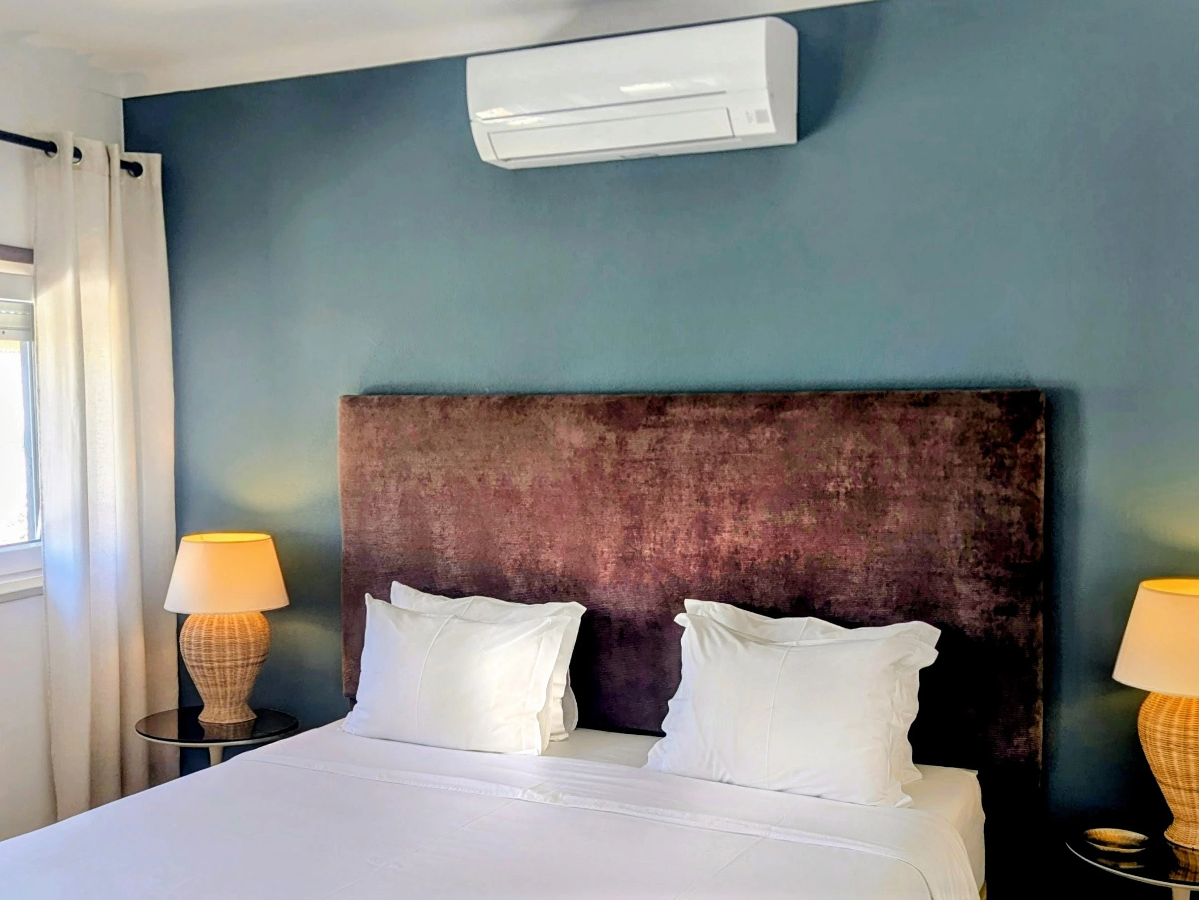 Room 5 - King-size Bed 180cm x 200cm